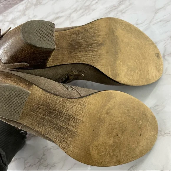 Steve Madden Suede Ankle Booties Zip Up Taupe Block Heel Size 7.5 - Picture 5 of 8